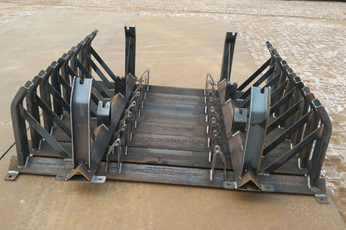 产品名称：Angle iron troughing belt conveyor idler frame